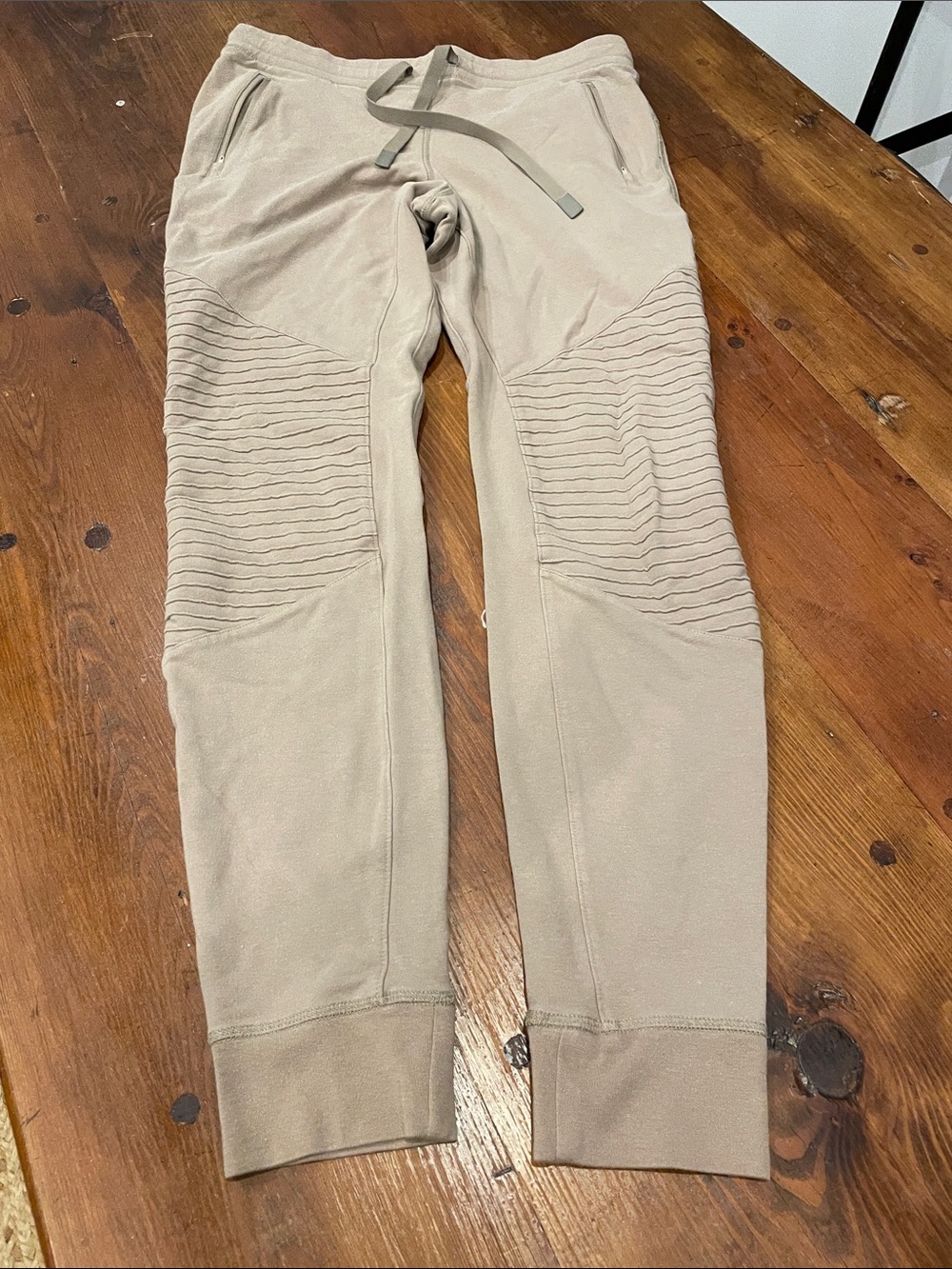 ALO Yoga Ribbed Panel Joggers in Taupe Beige